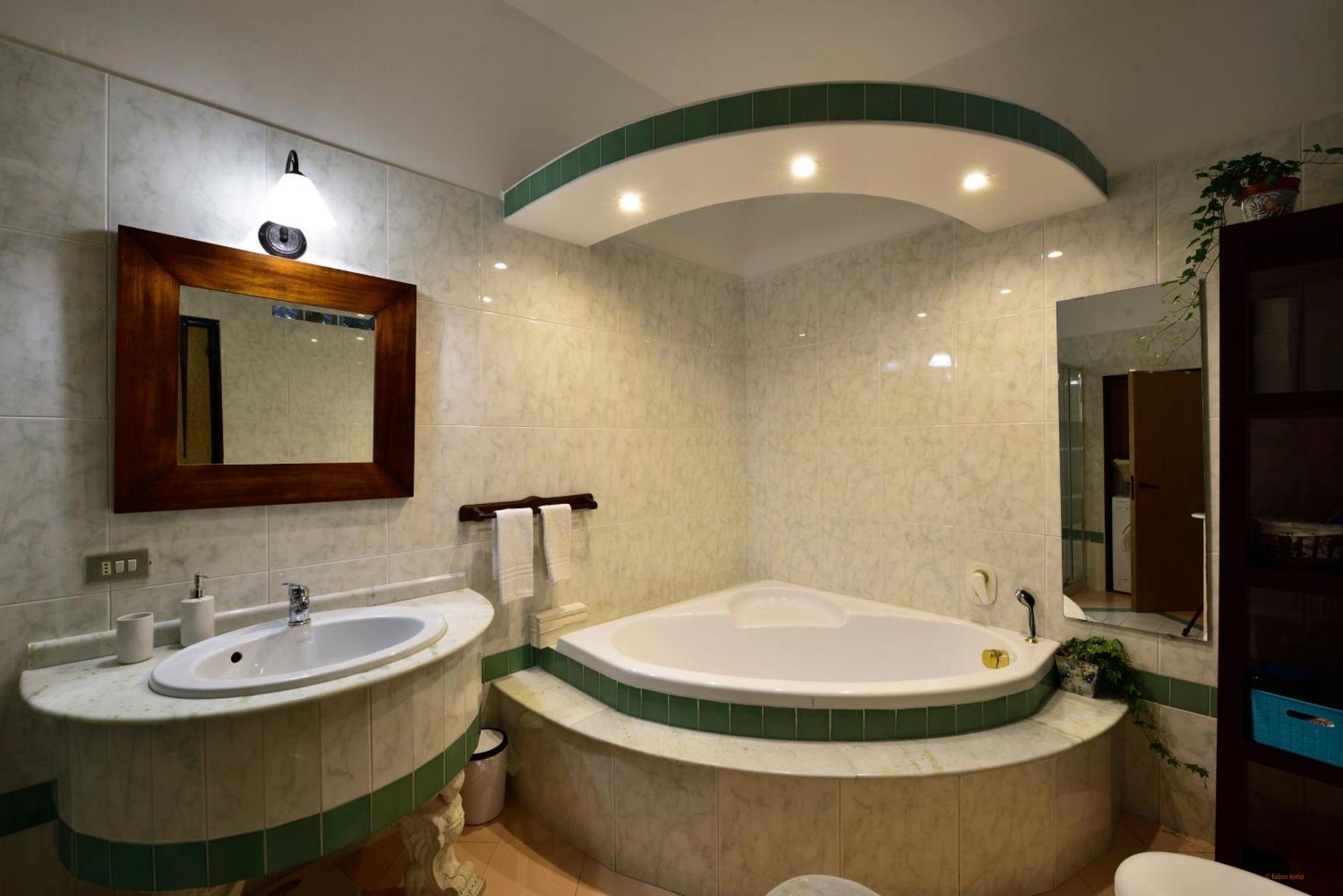 Ciaobari - Elegant 4 Bedrooms In The Heart Of Old Town Apartment