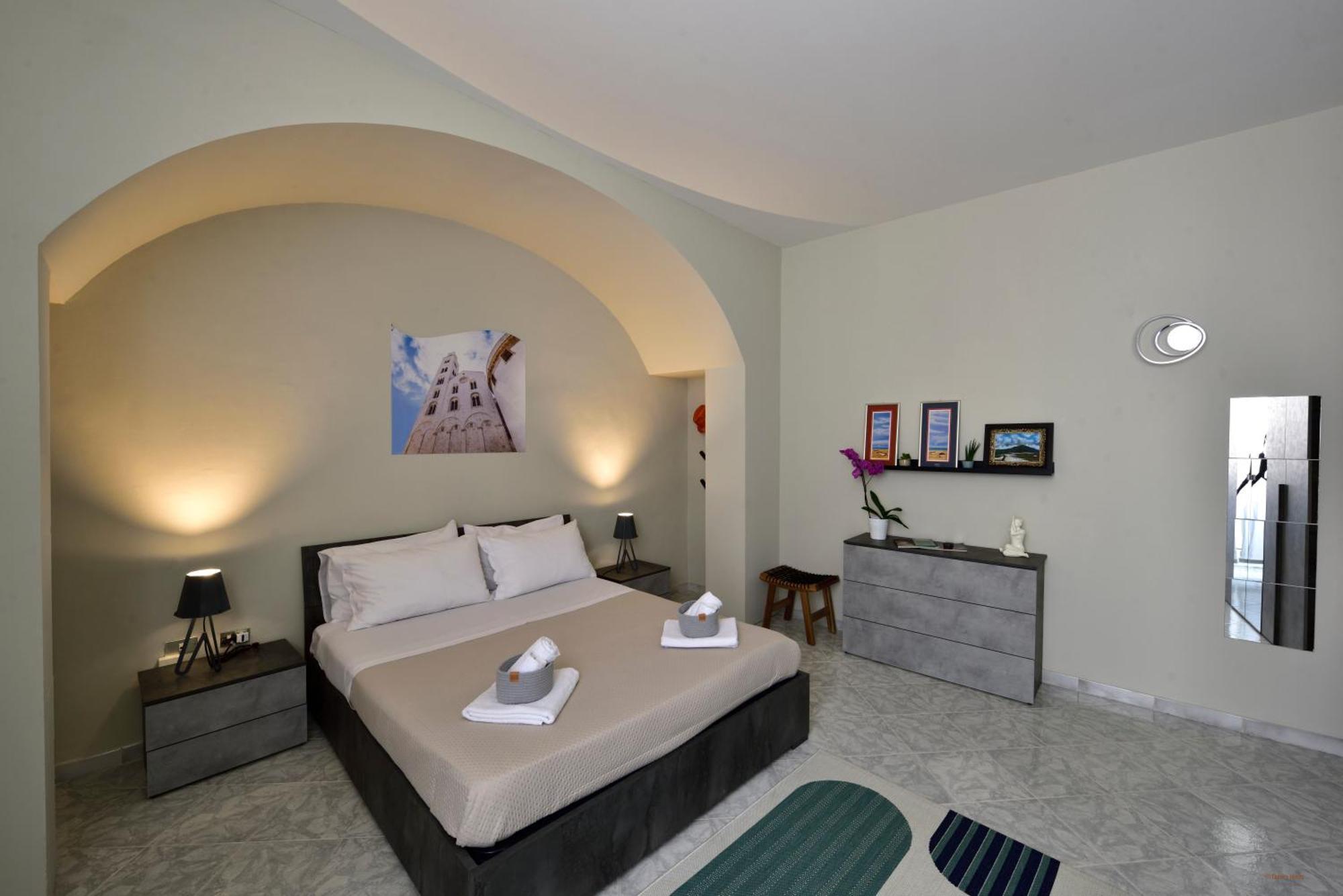 Apartment Ciaobari - Elegant 4 Bedrooms In The Heart Of Old Town Bari