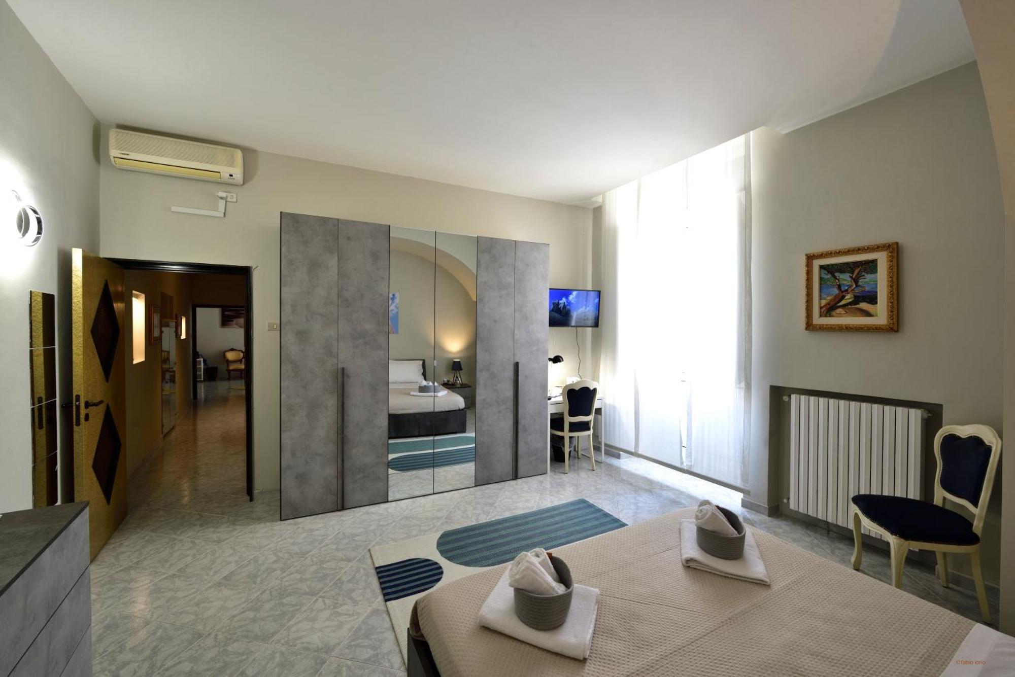 Ciaobari - Elegant 4 Bedrooms In The Heart Of Old Town * Bari